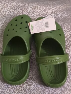 CROCS Kids Classic Clog in Olive Green M7 W9